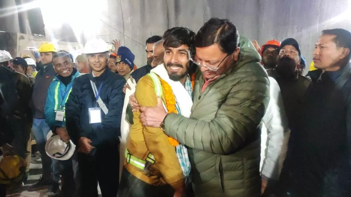 उतराखंड के सिलक्यारा टनल में 17 वें दिन बड़ी सफलता, सभी 41 श्रमिक सुरंग से सुरक्षित निकाले गए बाहर ;
