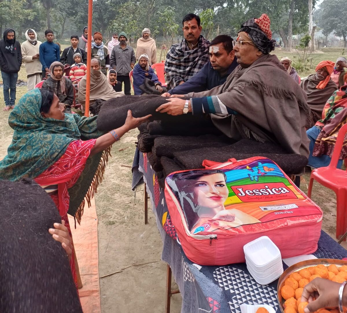 गीता देवी की पुण्य स्मृति मे निःशुल्क कमाल वितरण