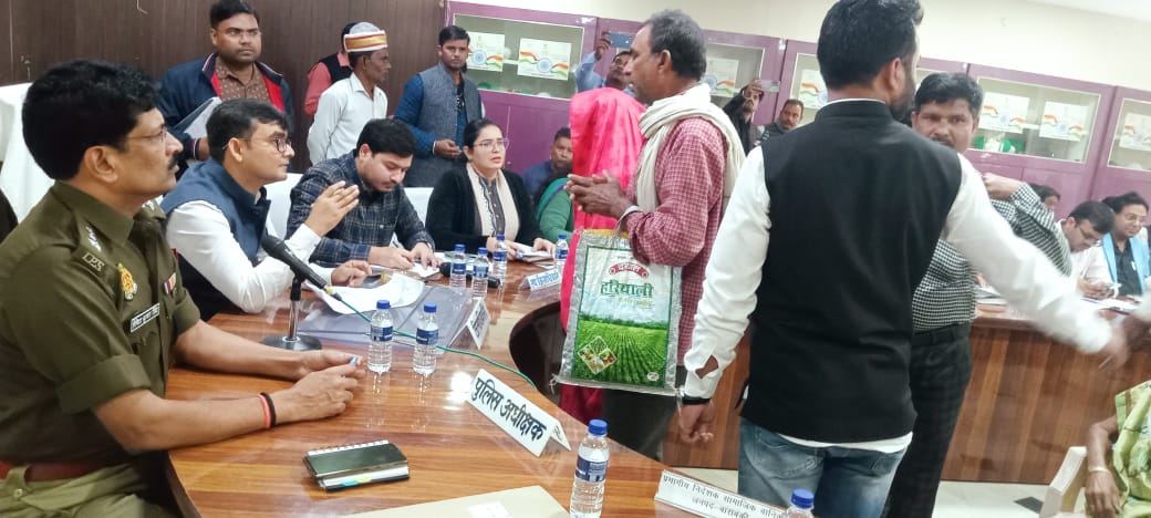 जिलाधिकारी की अध्यक्षता में संपूर्ण तहसील समाधान दिवस आयोजित
