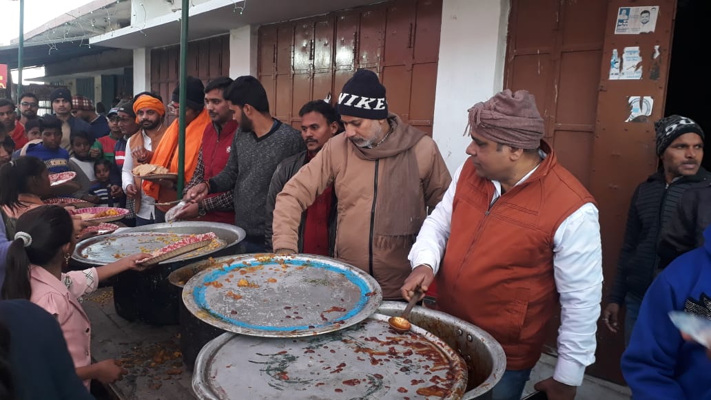 श्रीराम की प्रतिमा के प्राण प्रतिष्ठा के उपलक्ष में रामचरितमानस पाठ पूर्णाहुति के बाद भंडारे का हुआ आयोजन