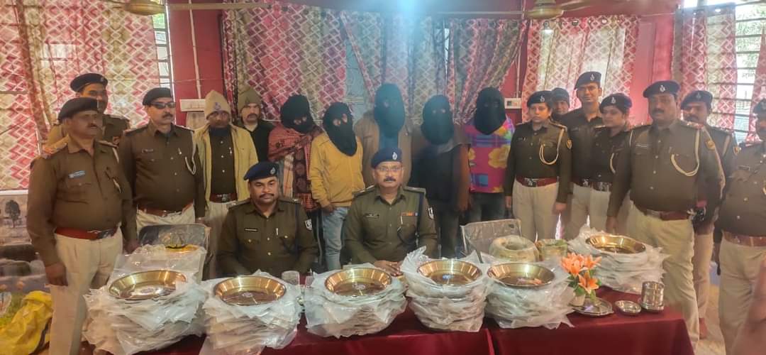 मधेपुरा पुलिस ने शटर काटकर, चोरी करने वाले गिरोह का किया खुलासा, अपराधी के साथ हथियार बरामद