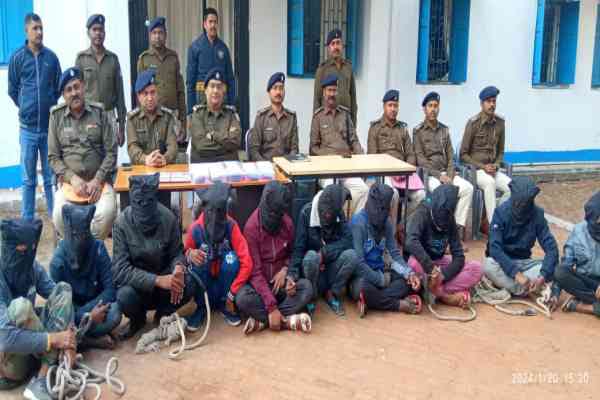जामताड़ा से 10 साइबर अपराधी गिरफ्तार, बिहार व बंगाल के 68 लोगों से की है ठगी