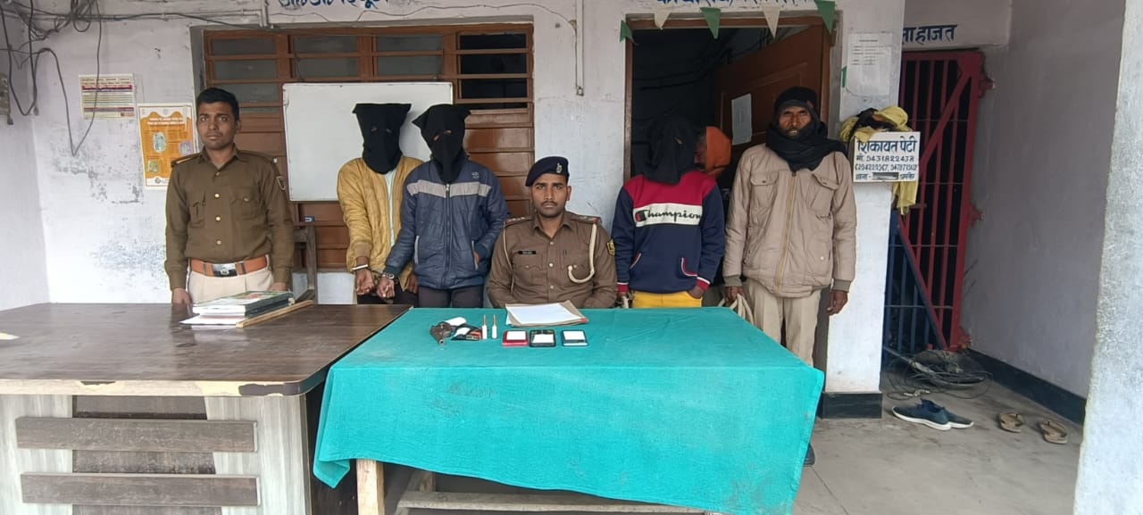 छिनतई के फिराक में छुपे अपराधियों को पुलिस ने गिरफ्तार कर भेजा जेल