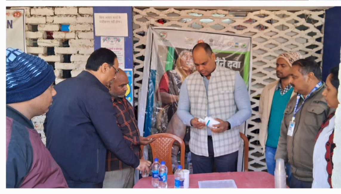 रघुनाथपुर बीडीओ ने फाइलेरिया निरोधक टिकिया खिलाकर किया शुभारंभ