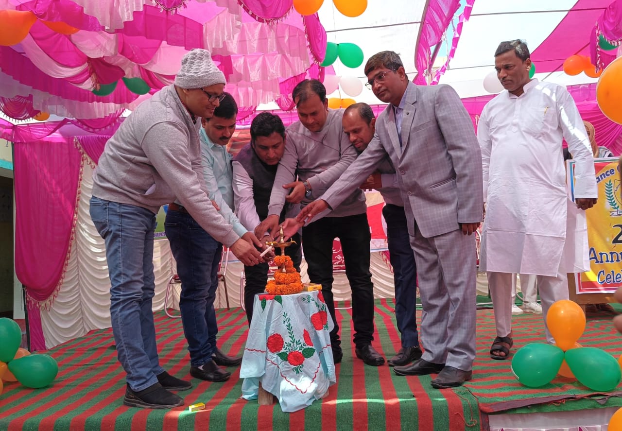विद्यालय के वार्षिकोत्सव पर सांस्कृतिक कार्यक्रम पेश कर बच्चों ने मोहा मन