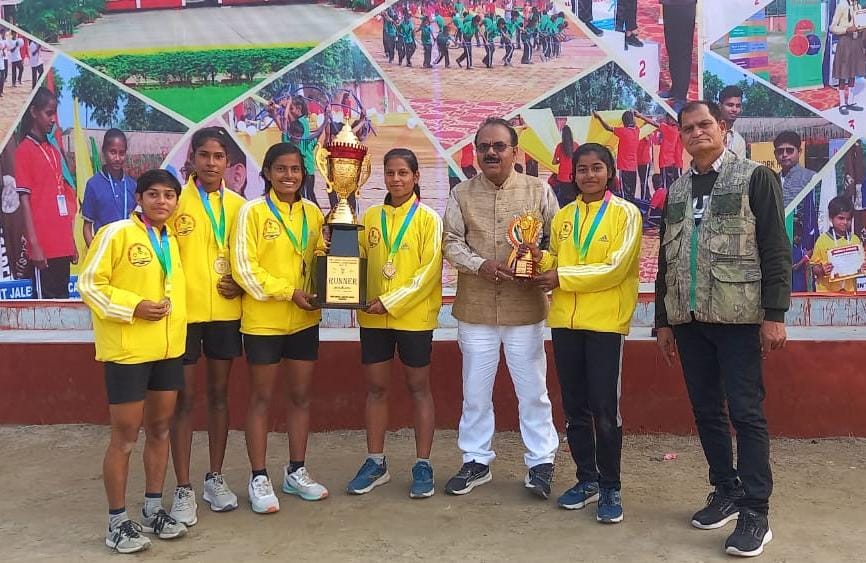 45 वी जूनियर राष्ट्रीय हैंडबॉल में बिहार टीम में शामिल सारण की पांच बेटियों को मिला रजत पदक