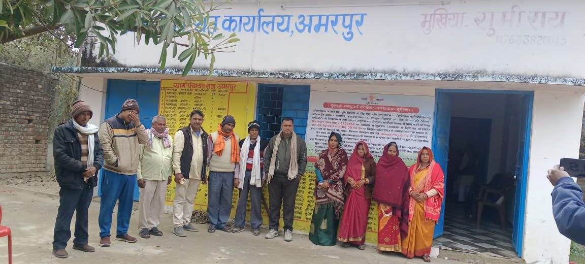अमरपुर पंचायत के उप मुखिया के खिलाफ ग्यारह वार्ड सदस्यों ने हस्ताक्षर युक्त अविश्वास पत्र पंचायत सचिव को सौपा