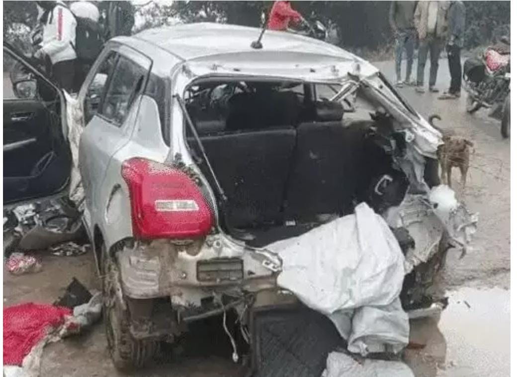 तिलक समारोह से लौट रही कार बेकाबू होकर नाले में गिरी, छह की मौत और दो घायल
