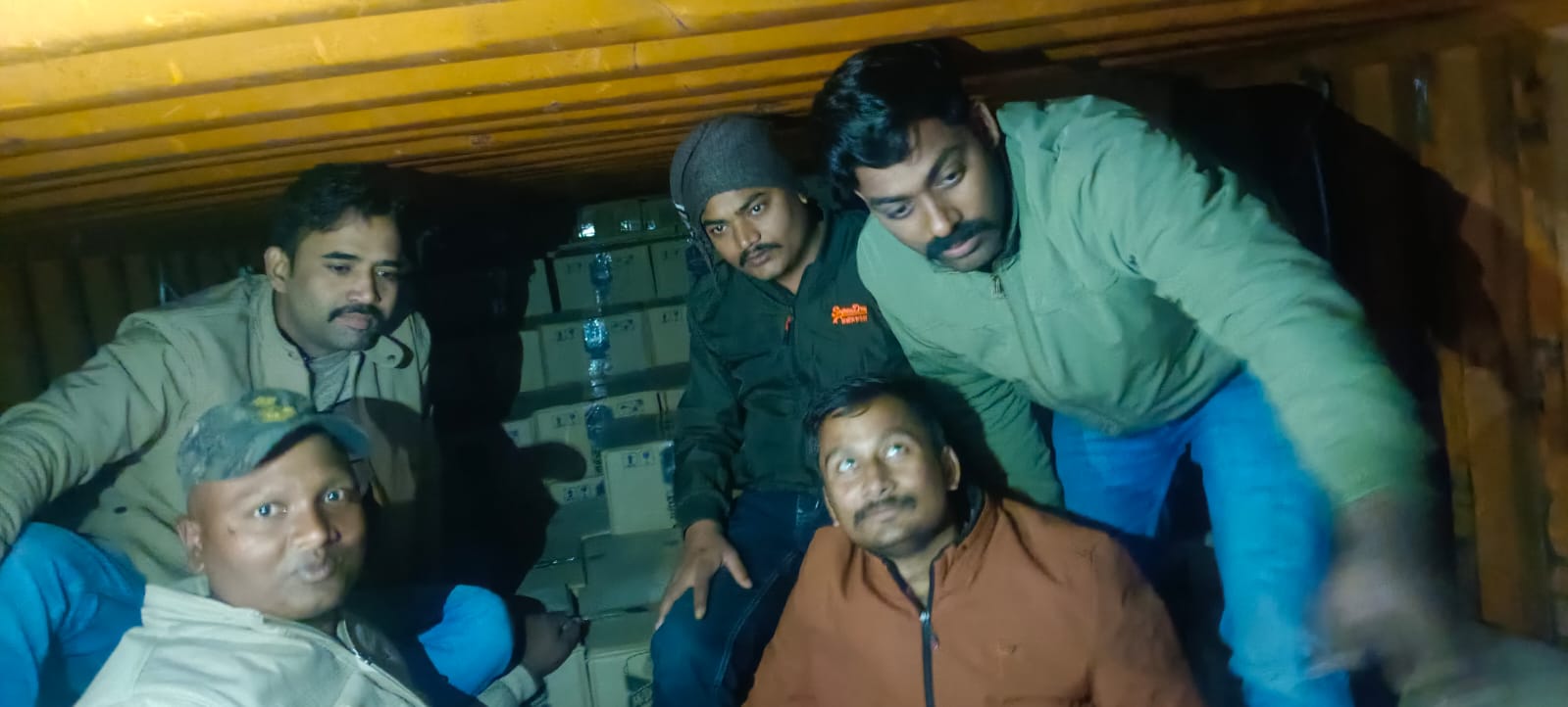 गोपालगंज पुलिस को मिली बड़ी सफलता, शराब से भरा कंटेनर को पुलिस ने किया जप्त