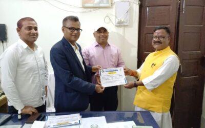 मतदाता सूची पुनरीक्षण कार्यक्रम में बेहतर कार्य करने वाले पांच कर्मियों को बीडीओ ने दिया प्रशस्ति पत्र