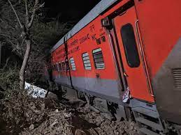 राजस्थान में बड़ा रेल हादसा- सुपरफास्ट ट्रेन हुई बेपटरी, जानें हादसे का चौंकाने वाला कारण