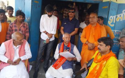 मशरक में 30 अग्नि पीड़ितों को महाराजगंज सांसद ने दी सहायता