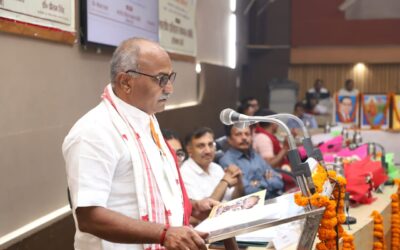 भारत का इतिहास माता, बहनों की लोरियो में गांव की गोधूलियों में और बुजुर्गों की पगड़ियों में छिपा हुआ है : डॉ. बालमुकुंद पांडेय