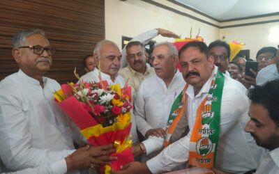 भाजपा को लगा झटका, निवर्तमान पार्षद पंकज चोचडा भाजपा छोड़ कांग्रेस में हुए शामिल