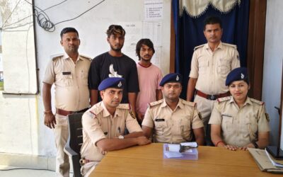 सिधवलिया की खबरें : पुलिस ने एक देशी पिस्टल और दो जिंदा कारतूस के साथ दो युवकों को गिरफ्तार किया