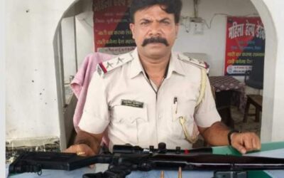 मुखिया का लाइसेंसीराइफल के साथ कारतूस जब्त