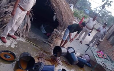मशरक की खबरें : पुलिस ने छापेमारी अभियान में भारी मात्रा में महुआ फास किया नष्ट