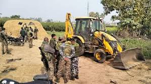 नक्सलियों ने सड़क निर्माण बेस कैंप पर किया हमला
