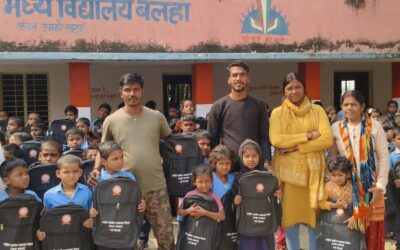 बीडीसी ने छात्र-छात्राओं के बीच स्कूल बैग किया वितरित