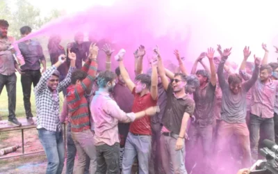 अलीगढ़ मुस्लिम यूनिवर्सिटी में जमकर हुई होली