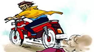 थाना से स्कूटी चोरी कर महिला सिपाही खुद करती थी सवारी, मुंशी और थानाध्यक्ष के साथ हुई सस्पेंड