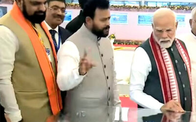 बिहार के पटना में फूलों की वर्षा से पीएम मोदी का हुआ स्वागत