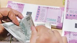 बैंक परिसर से ठग ने पैसा गिनने के दौरान उड़ाए ₹25,500 रुपये