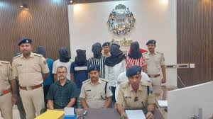 रोहतास में वाहन लूट गिरोह का सरगना समेत सात गिरफ्तार, कई गाड़ियां बरामद