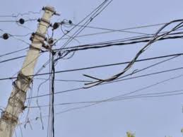 हाइटेंशन बिजली तार की चपेट में आने से विद्युत कर्मी झुलसा, पटना में हो रहा उपचार