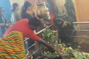 सिधवलिया की खबरें : सावन के प्रथम सोमवारी को शिवालयों में जलाभिषेक करने को उमड़ी भीड़