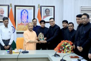 यूपी की खबरें : आई0ए0एस0 में प्रोन्नत हुए अधिकारियों ने सीएम योगी से किया शिष्टाचार भेंट