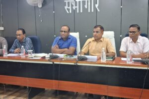 सीवान डीएम ने डॉ अम्बेडकर समग्र सेवा अभियान के तहत प्राप्त आवेदनों का निष्पादन करने का दिया निदेश