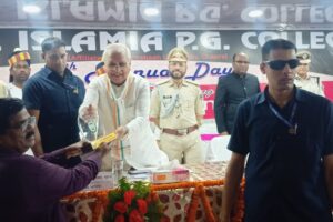 सीवान आगमन पर महामहिम राज्यपाल ने समाजिक कार्यकर्ताओं को किया सम्मानित