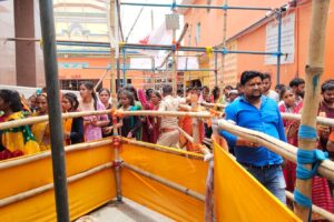 सिसवन की खबरें : मेंहदार मंदिर में श्रावण शुक्रवार को किया जलाभिषेक