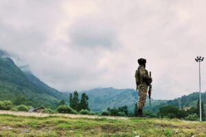 जम्मू-कश्मीर में सेना ने 6 मुठभेड़ में 21 आतंकवादियों को मार गिराया
