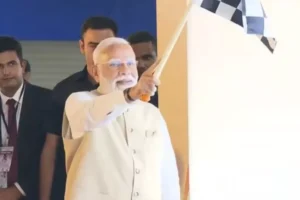 पीएम मोदी ने EV प्लांट का किया उद्घाटन, 100 देशों में कार होगी एक्सपोर्ट