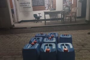 अमनौर में 280 लीटर अवैध शराब जब्त, तीन तस्कर फरार