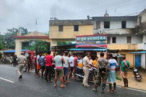 दिन दहाड़े अपराधी हथियार के बल सीएसपी संचालक से नब्बे हजार रुपया लूटा