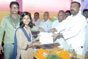 पेट्स जलालपुर में विभिन्न विषयों के अंतर्राष्ट्रीय ओलंपियाड में सफल बच्चों का पुरस्कार वितरण सह सम्मान समारोह आयोजित
