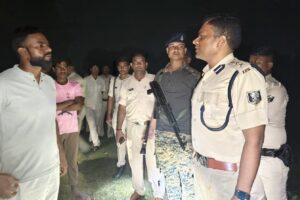 जनताबाजार थाना क्षेत्र में हत्याकांड का वरीय पुलिस अधीक्षक, सारण ने किया निरीक्षण