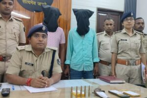 मधुबनी में चेकिंग के देसी कट्टा, कारतूस और मोटरसाइकिल के साथ दो अपराधी गिरफ्तार