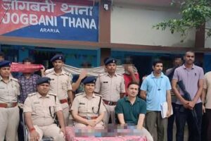 बिहार के अररिया में दस अंतरराष्ट्रीय साइबर अपराधी गिरफ्तार
