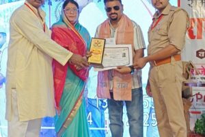 राष्ट्रीय सेवा रत्न सम्मान से सम्मानित हुए “सीवान ब्लड डोनर क्लब” के संस्थापक अध्यक्ष नीलेश वर्मा “नील”