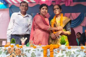 राजकीय मध्य विद्यालय बलेथा में नियोजित शिक्षिका के अवकाश ग्रहण करने पर विदाई समारोह आयोजित