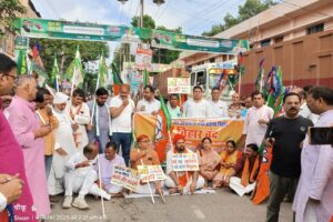 बिहार बंद का सीवान में दिखा असर, एनडीए नेता सड़क जाम कर बंद को सफल बनाया