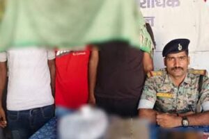 ढाई किलो गांजा के साथ तीन युवक गिरफ्तार