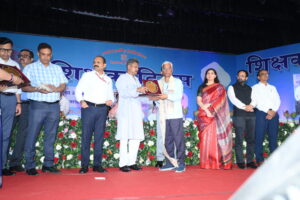 राजकीय शिक्षक सम्मान पुरस्कार से सम्मानित होने पर पचरुखी में खुशी का माहौल