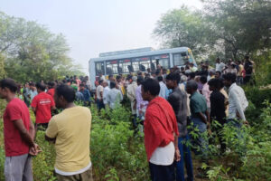बिहार के गयाजी में स्कूल बस से चालक को खींचकर मारी गोली, दहशत का माहौल
