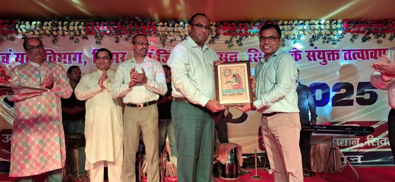 पारंपरिक छठ गीतों से श्रृंगारित हो उठा भास्कर महोत्सव