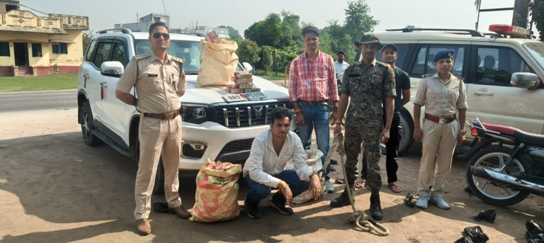 स्‍कार्पियों से अंग्रेजी शराब के साथ आरोपी गिरफ्तार